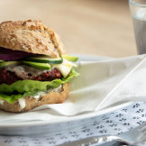 Vegetarburger med rødbedebøf
