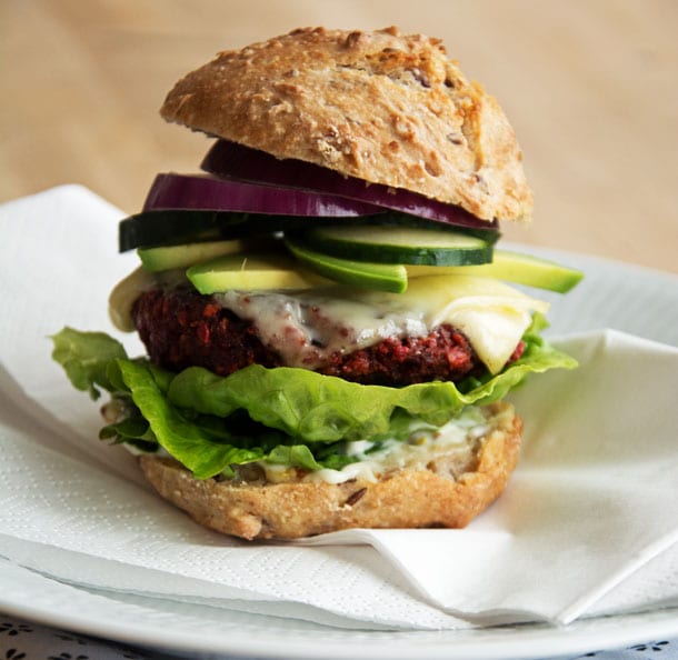 Vegetarburger - Opskrift på vegetar burger med rødbede