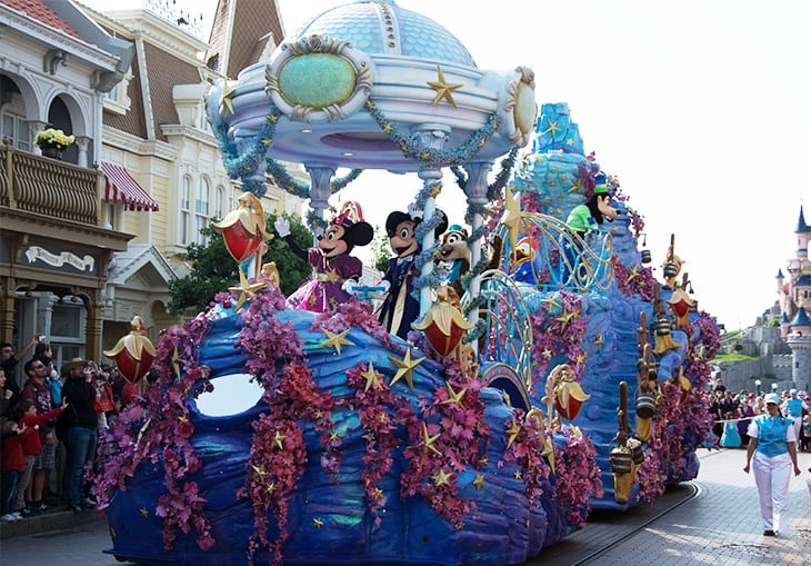 Mickey-minnie-parade-disney