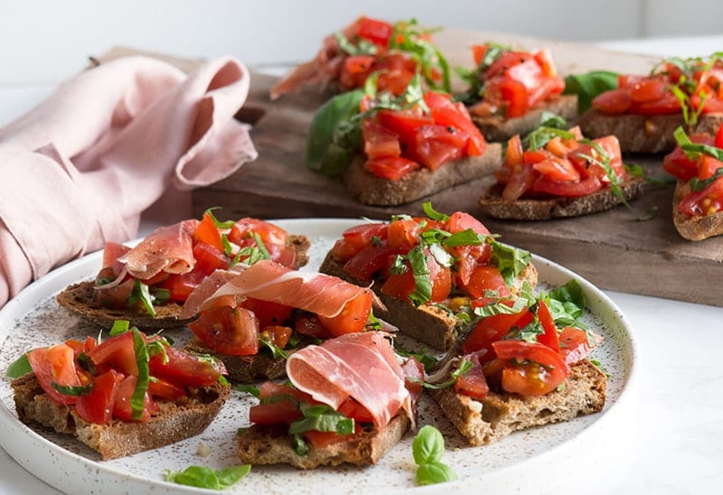 Bruschetta med - få en velsmagende og nem opskrift her