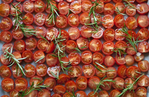 Langtidsbagte og lækre tomater Få opskriften her