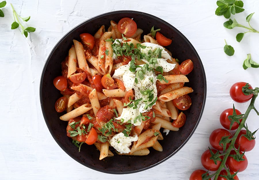 Nem pastaret Pasta med frisk mozarella og tomater - opskrift