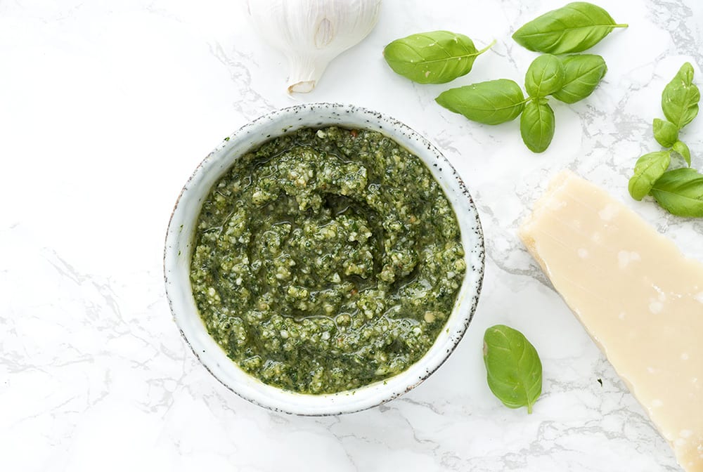 let hvis du kan Appel til at være attraktiv Pesto - opskrift på den gode og helt klassiske basilikumspesto