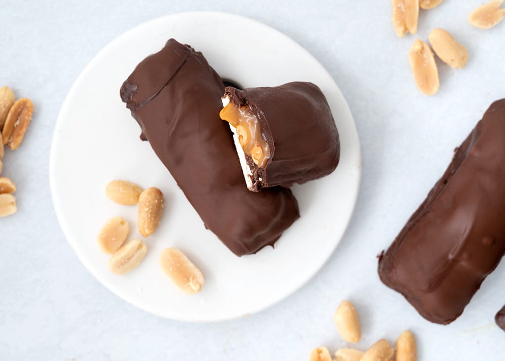 høj farmaceut tale Hjemmelavet snickers - Opskrift på chokoladebar med peanuts