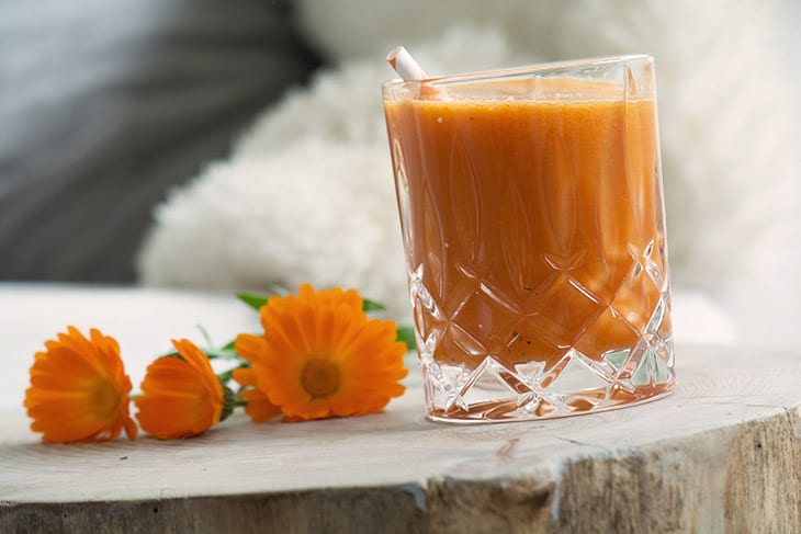 Orange grøntsagsjuice