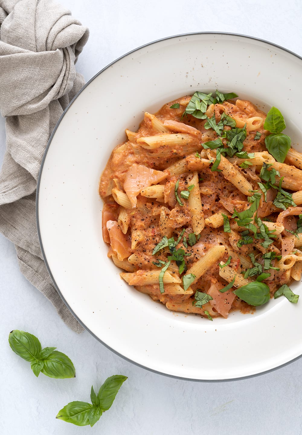 pasta tomatsauce og laks