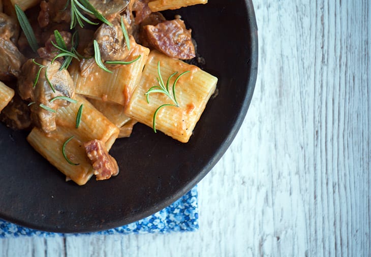 Pasta med chorizo og svampe