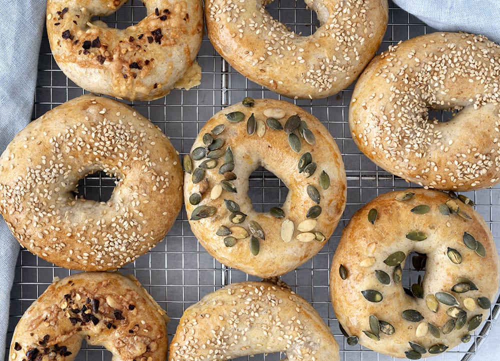 Bagels opskrift - Hjemmebagte med flødeost og kylling