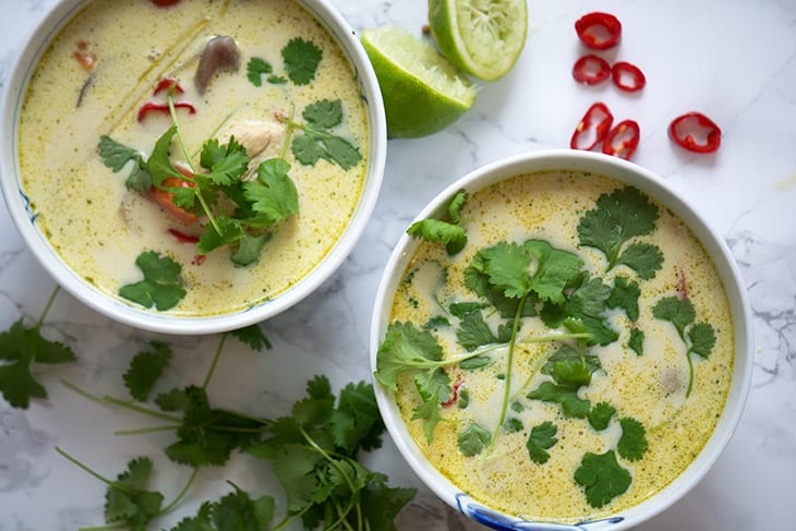 Thaisuppe - på skøn suppe med kylling og kokosmælk