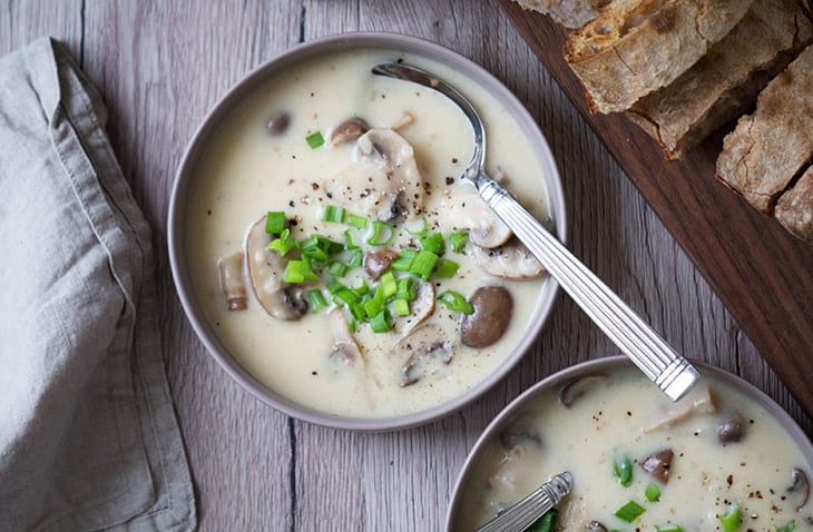 Champignonsuppe - opskrift på skøn og nem svampesuppe