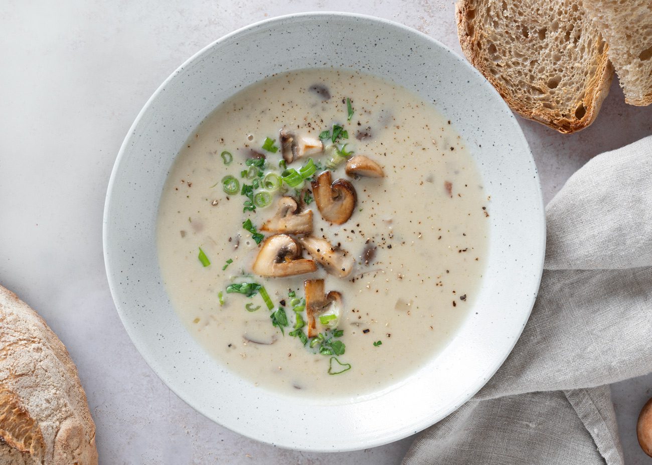 Champignonsuppe - opskrift på skøn og nem svampesuppe