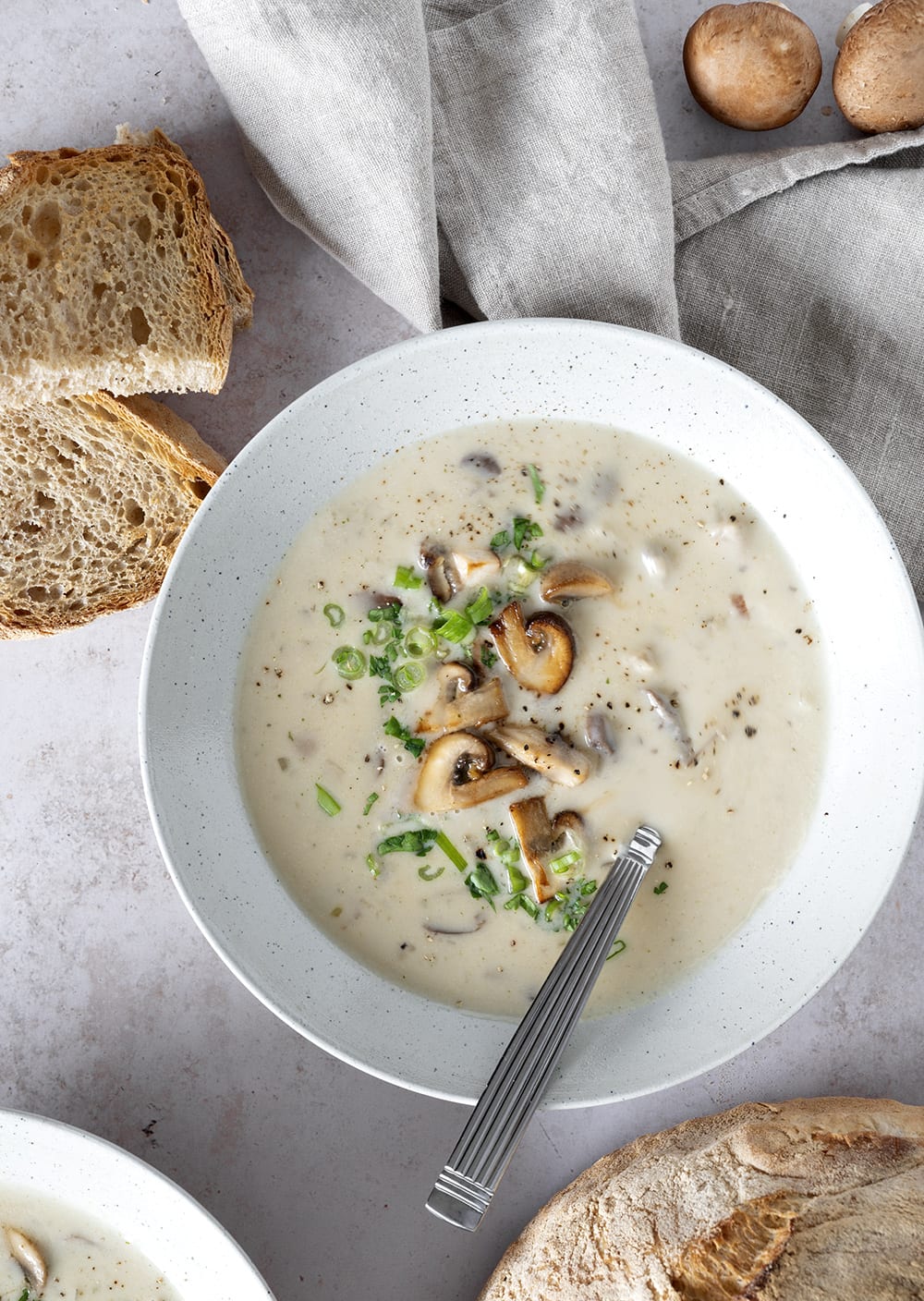 Champignonsuppe - opskrift på skøn og nem svampesuppe