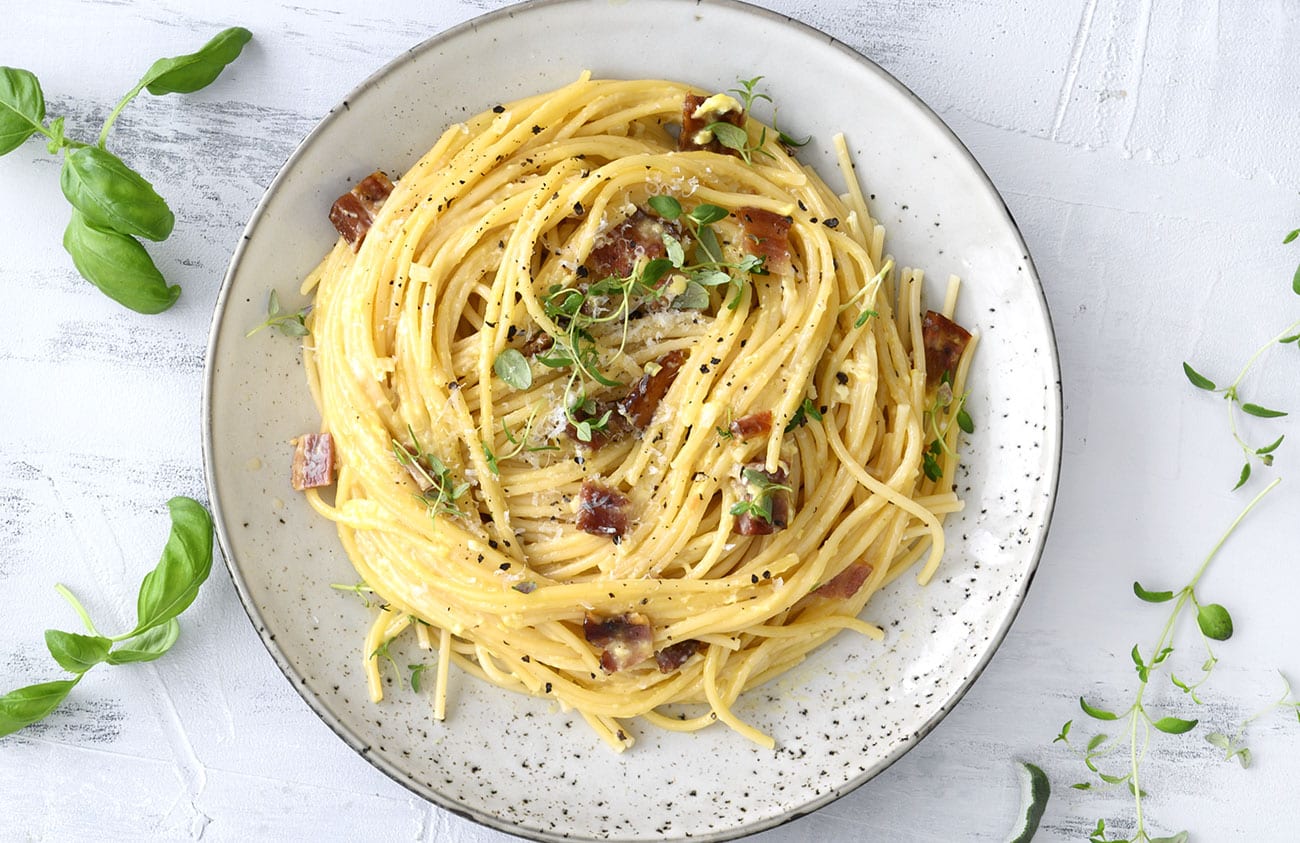 have toilet censur Spaghetti Carbonara - Opskrift den bedste pasta med fløde bacon