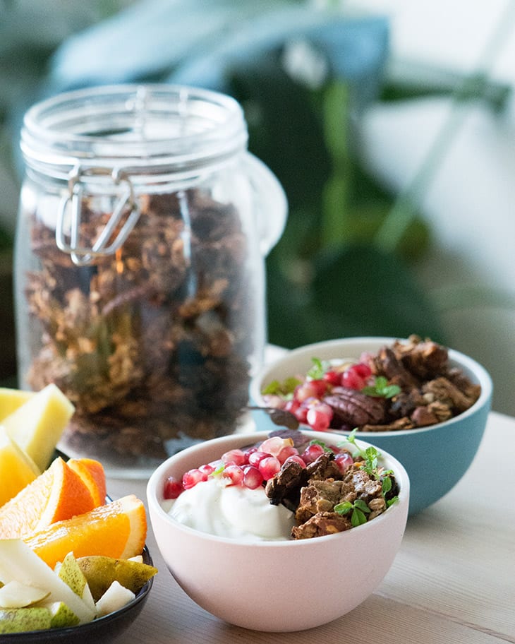 Banan granola med pekannødder og ahornsirup