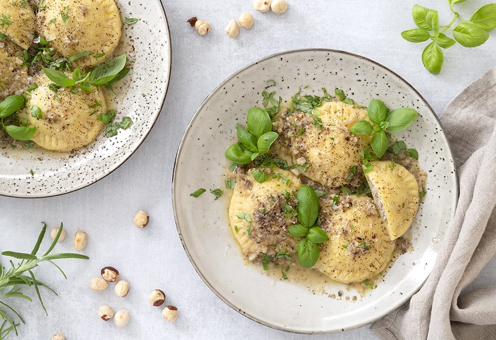 Ravioli hasselnødder og rosmarin-smørsauce - opskrift