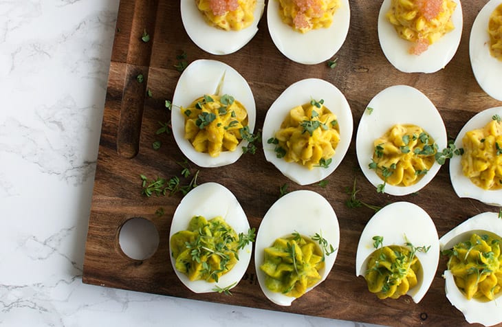 Fyldte æg med ramsløg og stenbiderrogn – deviled eggs