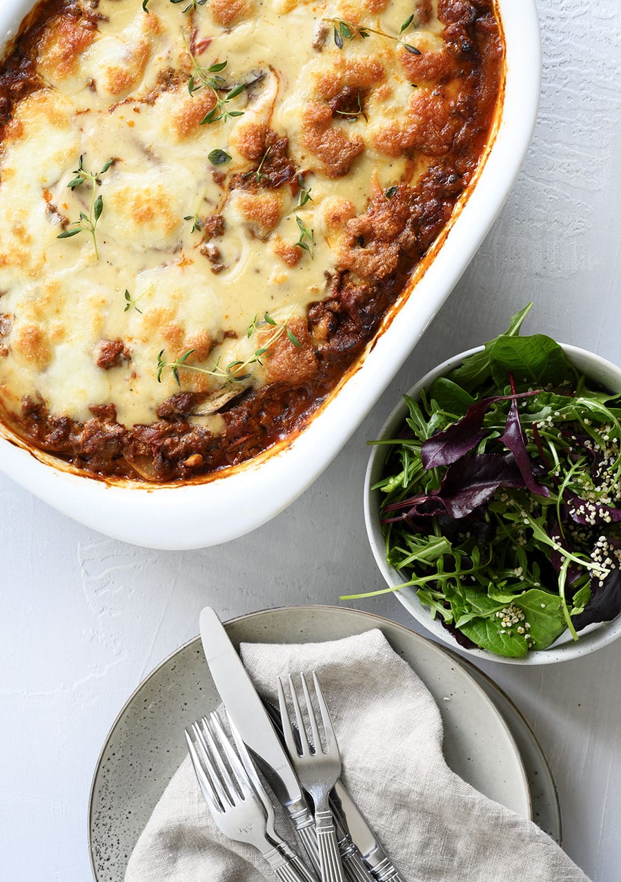 Ord plade Juice Moussaka med kartofler og aubergine - opskrift på den klassiske ovnret