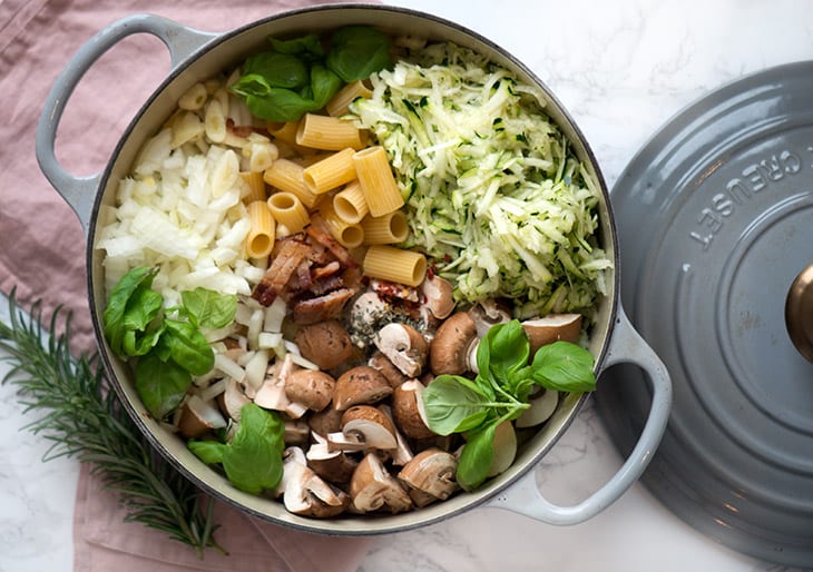 Mere Værdiløs repulsion One pot pasta med champignon og bacon - nem og god opskrift