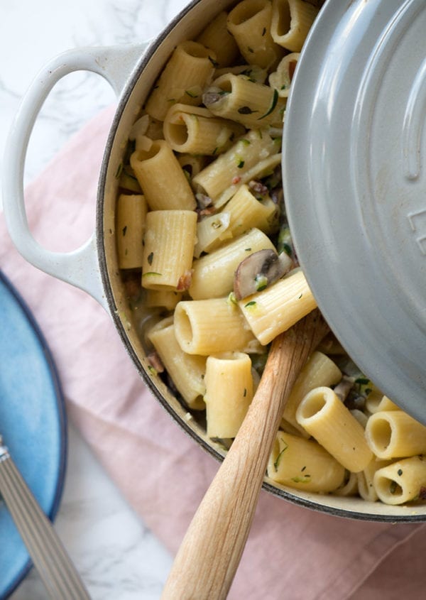 One pot pasta med champignon og bacon nem og god opskrift