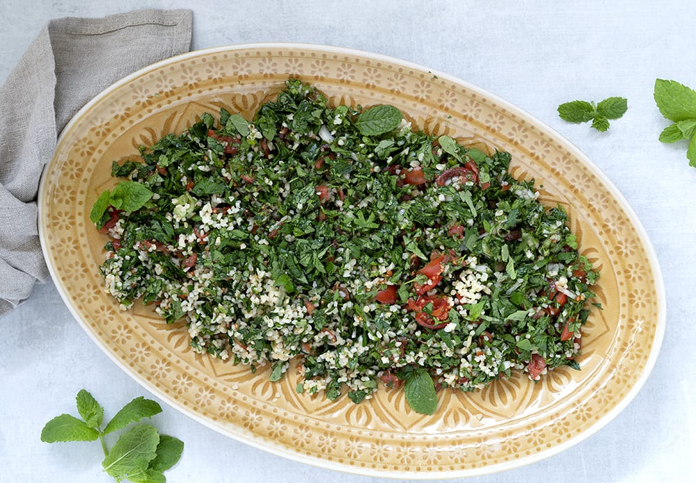 Tabouleh - opskrift på nem og lækker bulgursalat med krydderurter