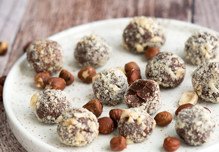 Chokoladetrøffel med hasselnøddeknas - opskrift på lækker konfekt