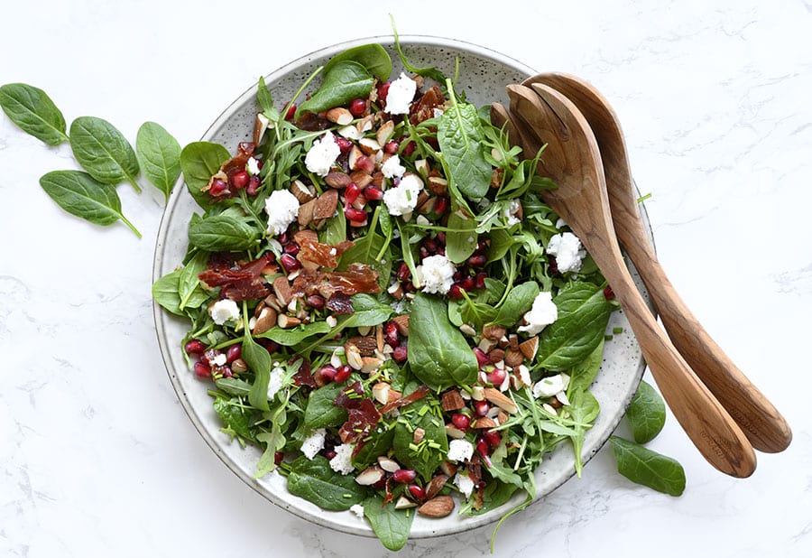 Spinatsalat med feta og granatæble - få skøn opskrift på spinat salat her
