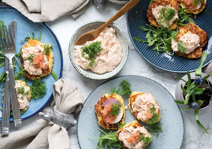 Kartoffelblinis med røget laksemousse få opskrift her