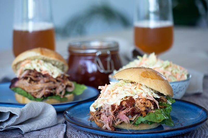 forening triathlon Anstændig Pulled Pork burger - opskrift på den lækre ret på grill eller i ovn