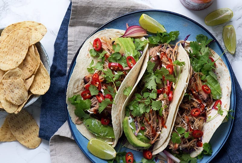 Tacos med pulled pork og lækkert grønt - få opskrift her