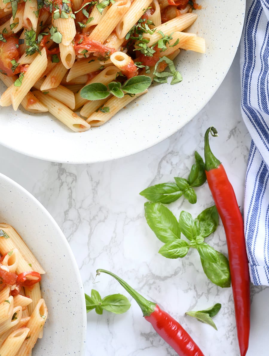 Pasta Arrabiata - opskrift på den skønne italienske pasta med chili Pasta Arrabiata - opskrift på den skønne italienske pasta med chili
