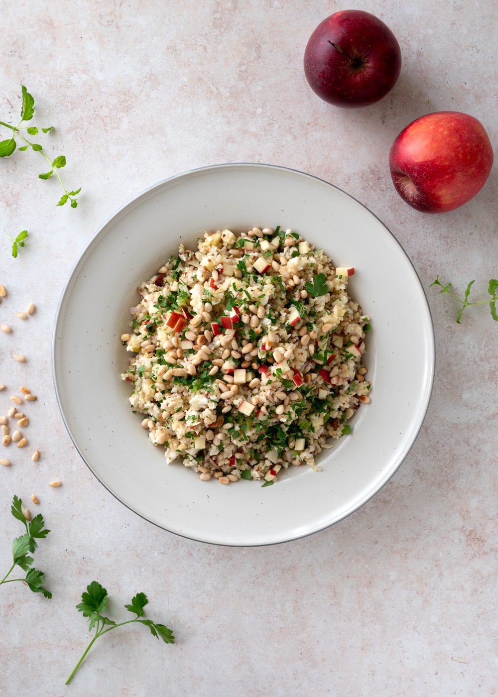salat med blomkål og bulgur