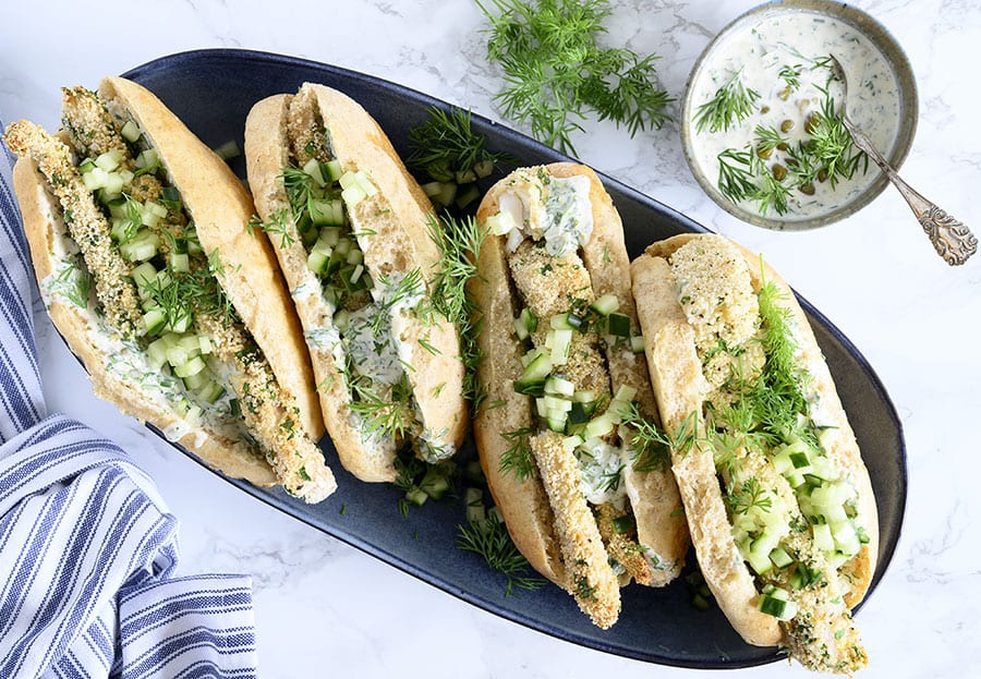 Fiskehotdogs med tatarsauce - få her en skøn og lækker opskrift