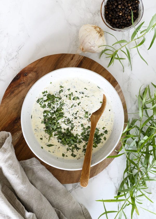 En Rekke Av Nødvendige Ingredienser For Bearneaise Dressing
