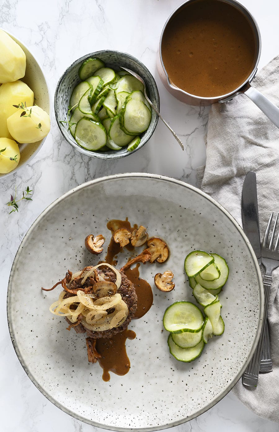 hakkebøffer med pandesauce