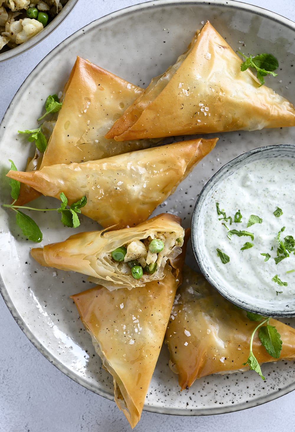 Samosa - opskrift på de lækre sprøde samosas med kartoffel og ærter