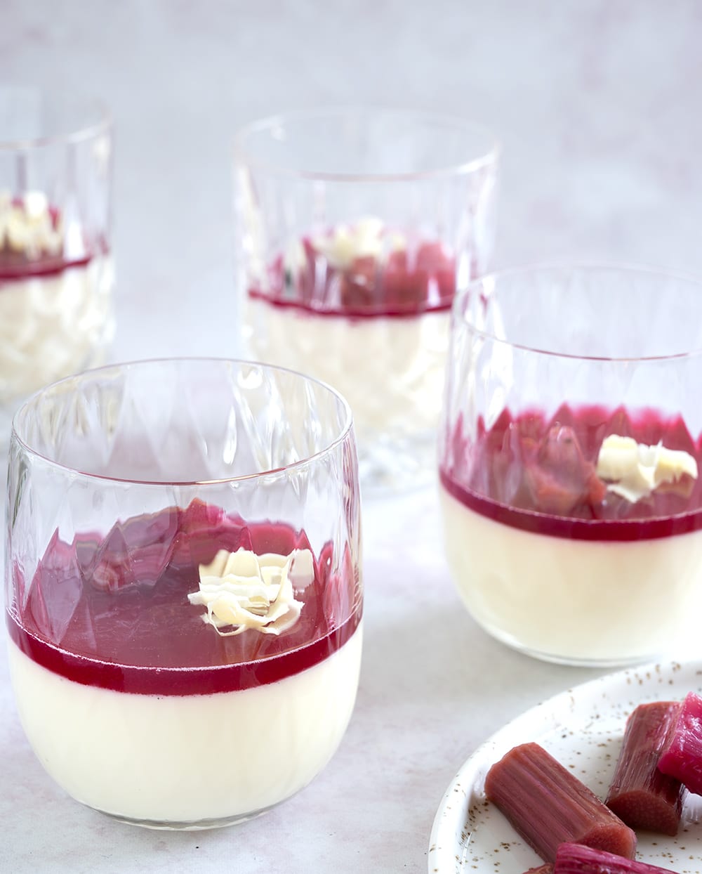 Rabarber Panna Cotta opskrift på lækker italiensk dessert