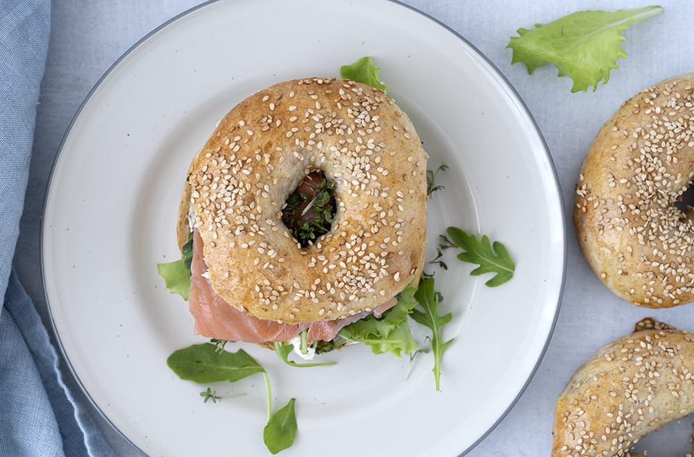 Bagels opskrift - Hjemmebagte med flødeost og kylling