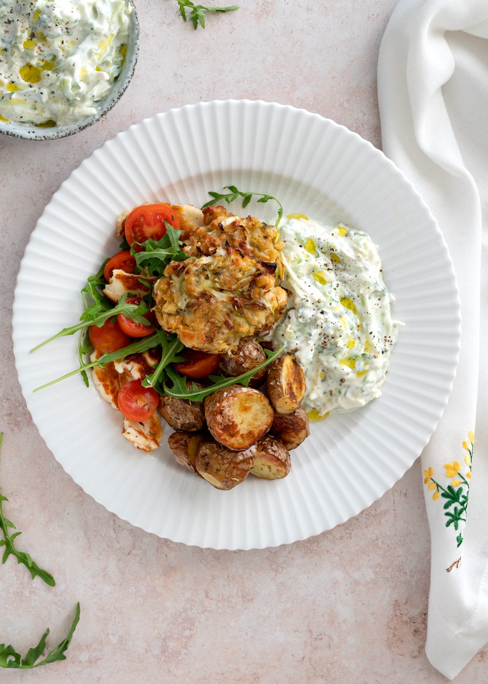 graeske grøntsagsdeller med tzatziki