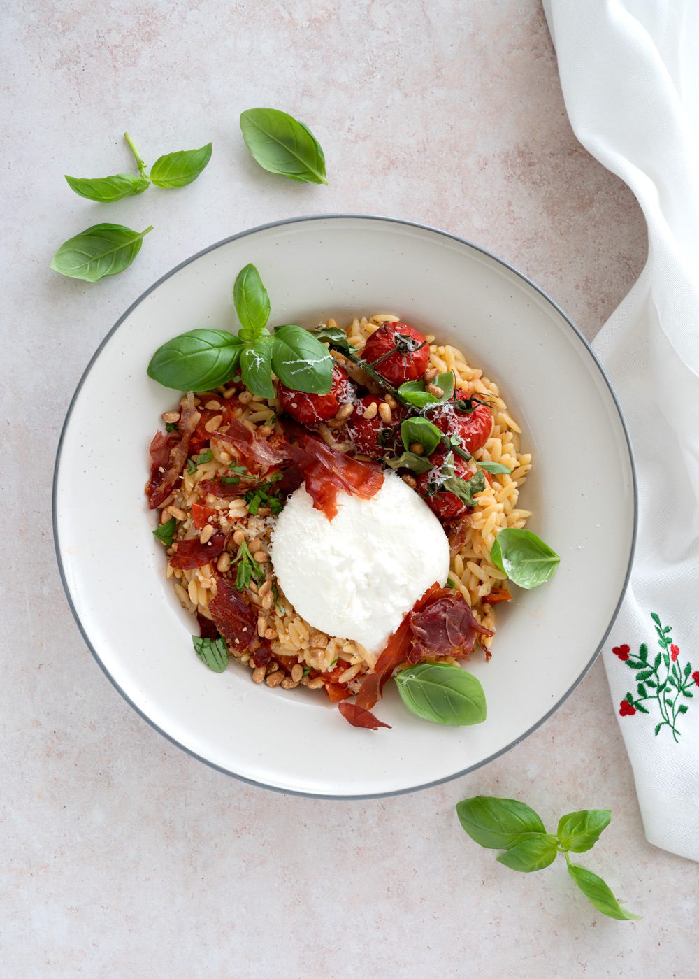 bagte tomater orzo burrata