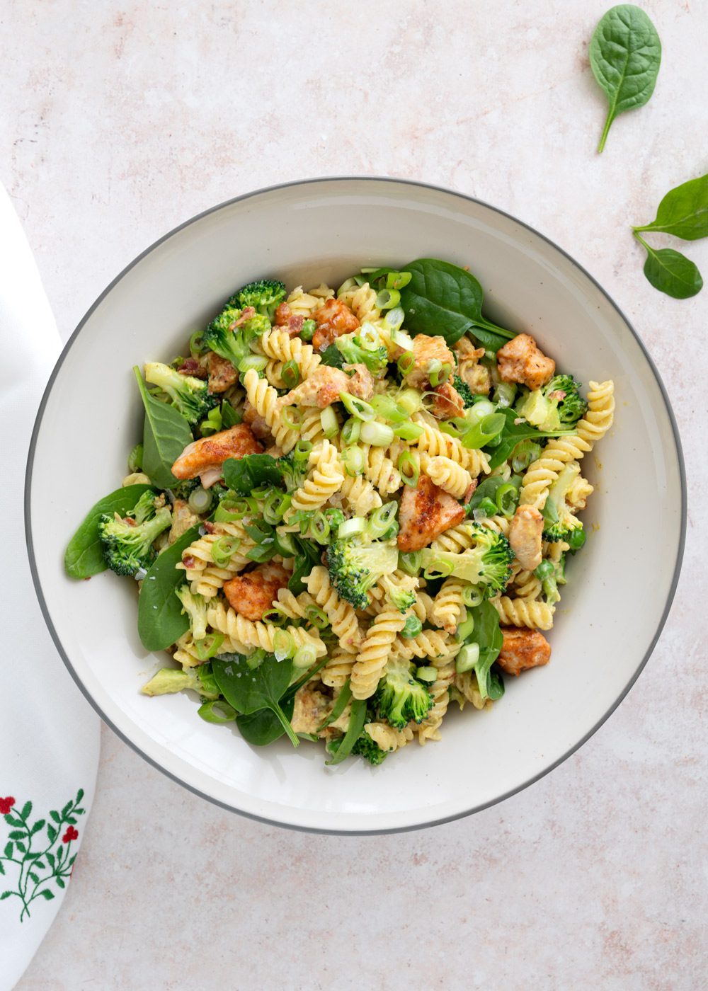pastasalat med kylling og karrydressing