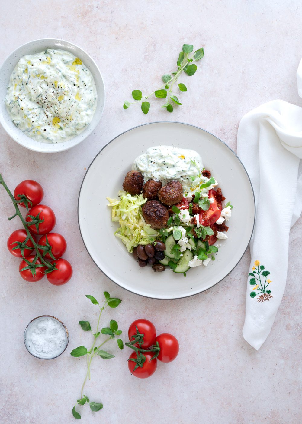 lammefrikadeller med tzatziki