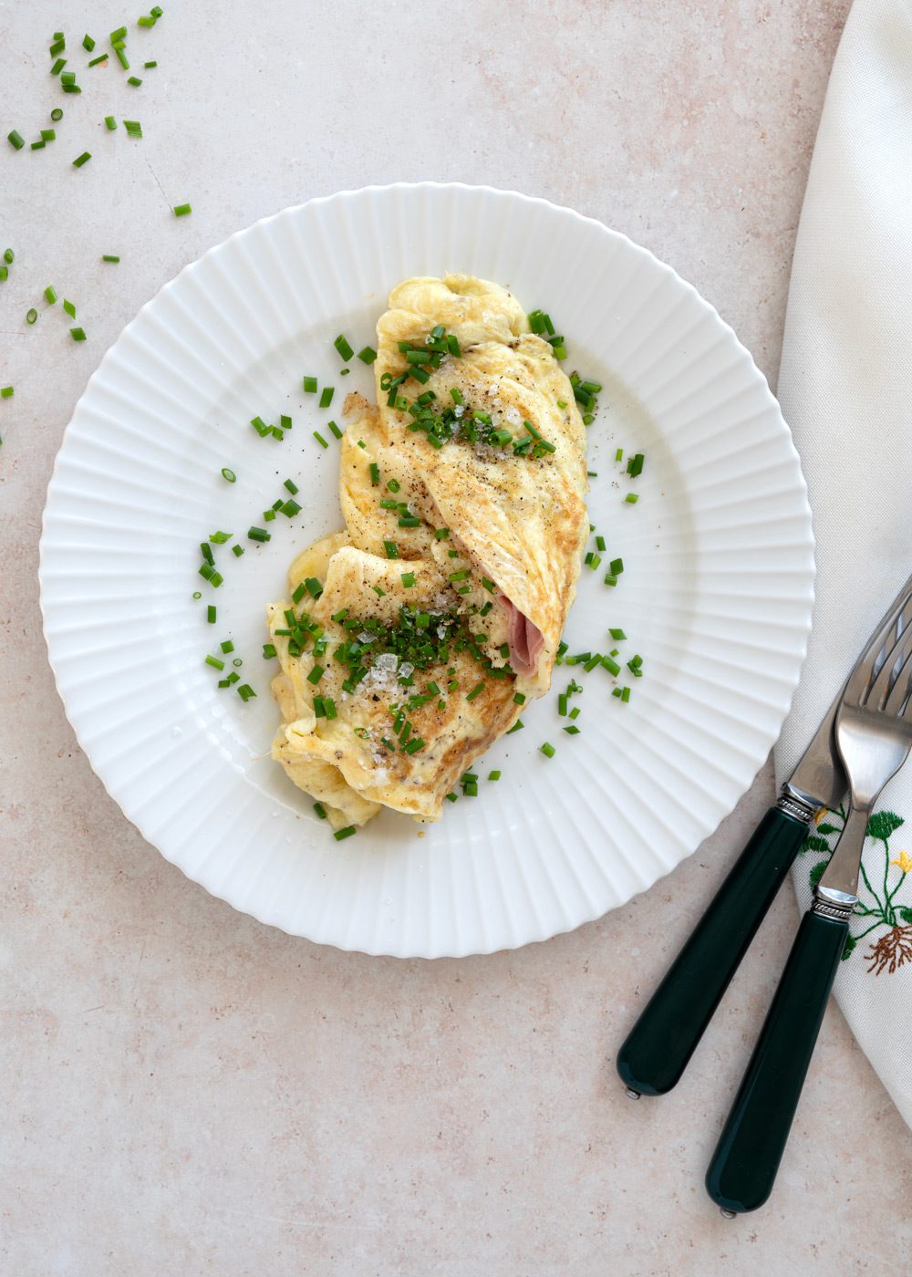 omelet med skinke og ost