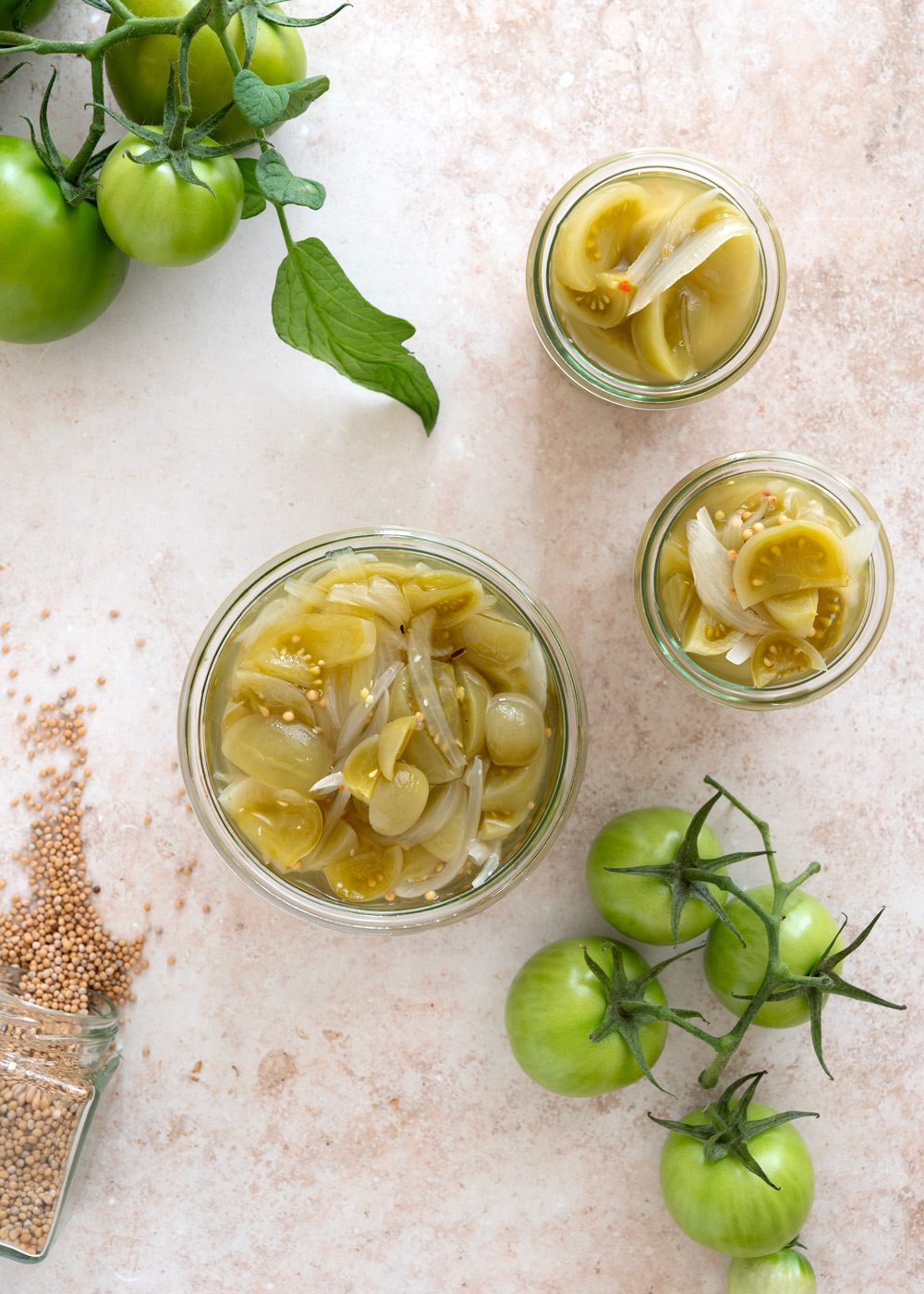 Grøn tomatpickles med løg