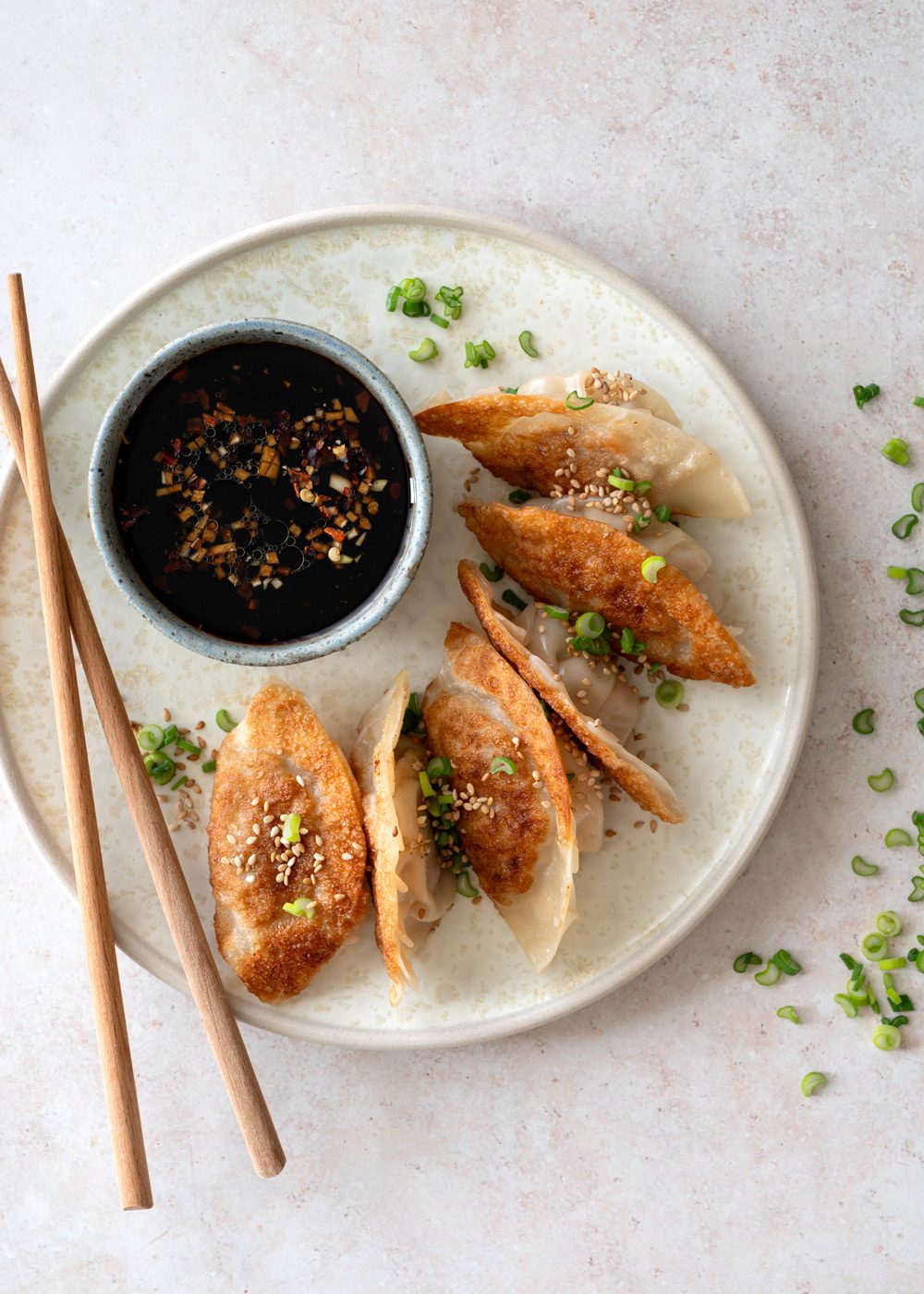 Stegte goyza med svinekød