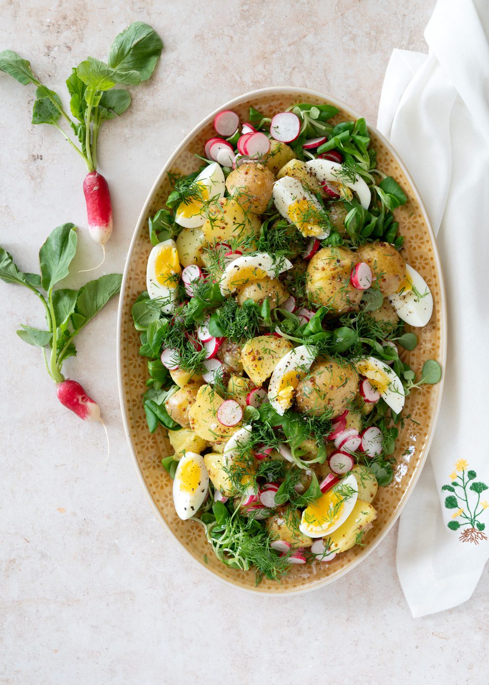 kartoffelsalat med æg og radiser