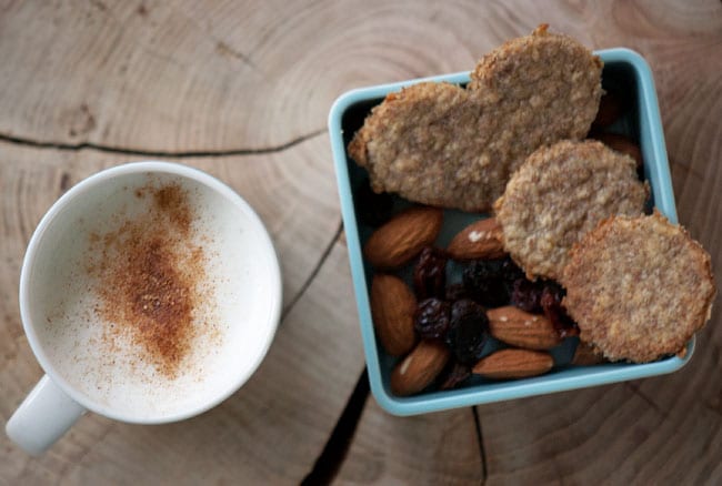 Rugkiks og mini-latte med kanel